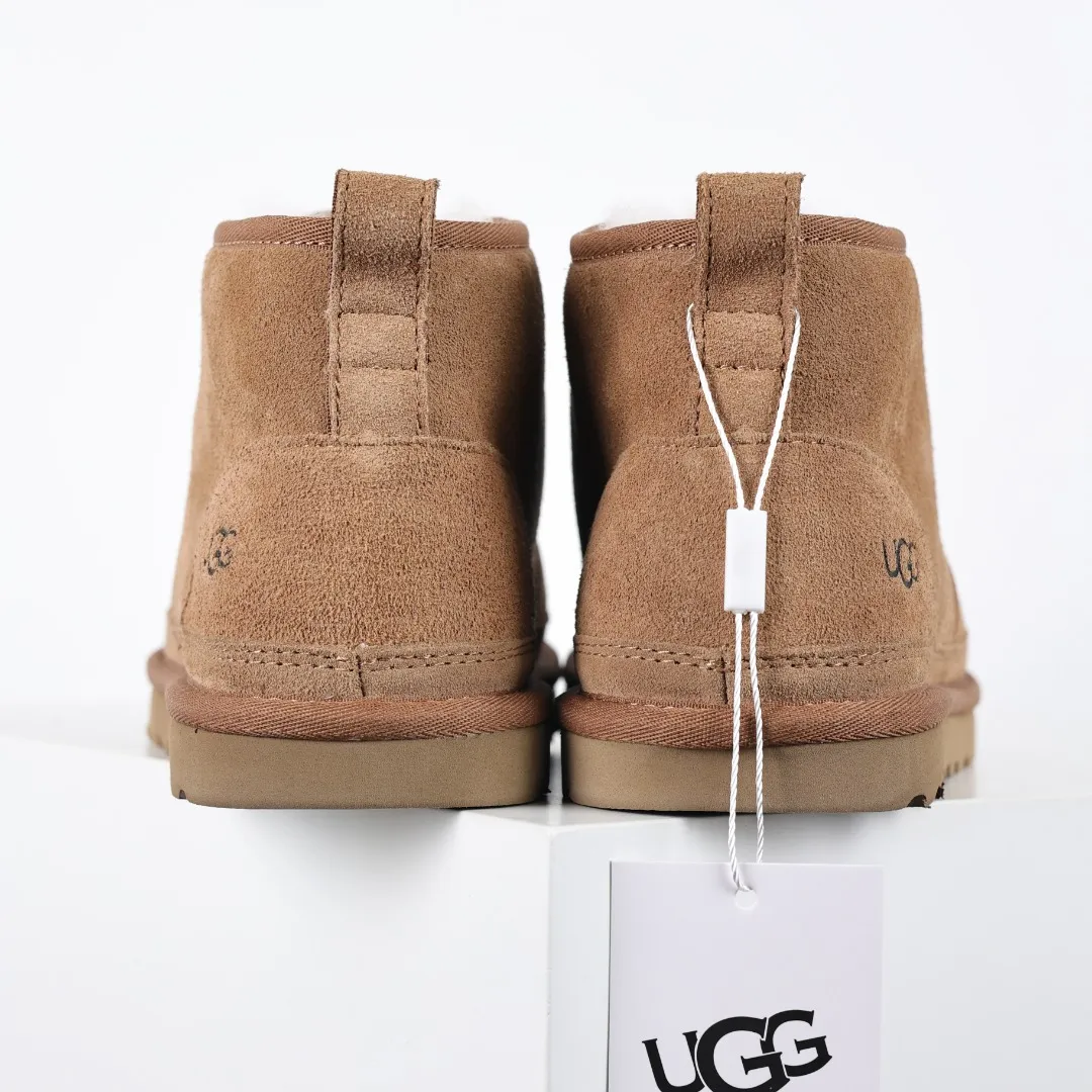 Pick up locally 💰640 Core recommendation with good price It is a very suitable choice for home furnishings. In the new year, uug launched a series of styles, which are partial to the preferences of young consumers and have also moved to the forefront of fashion trends. Shoe body material: water-repellent coated suede upper, 17mm UGGPURE™ implantable wool insole, lightweight non-slip and comfortable rubber outsole, with brand LOGO and trademark. Comes with a full set of packaging. Size: 35 36 37 38 39 40 41 42 43 44 45